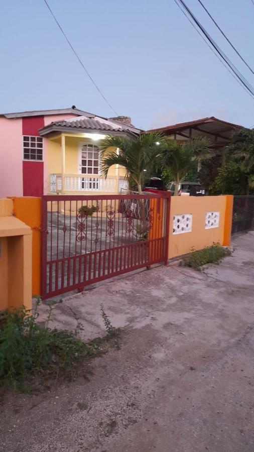Sucasa Apartment Willemstad Esterno foto